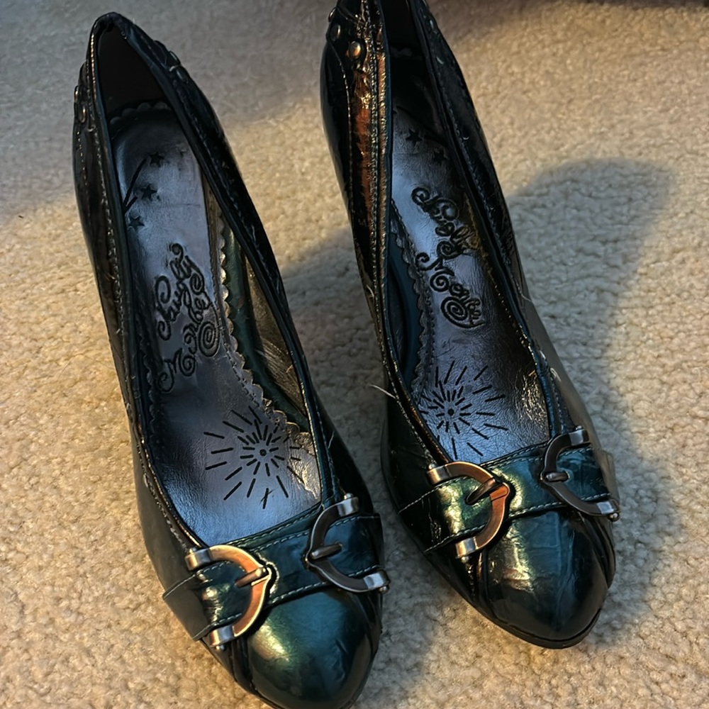 Adorable green patent pumps